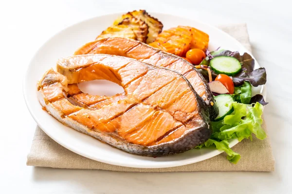 sebze ile ızgara somon biftek fileto