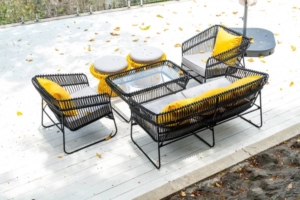 Kanepe dekorasyon açık veranda üzerinde yastık