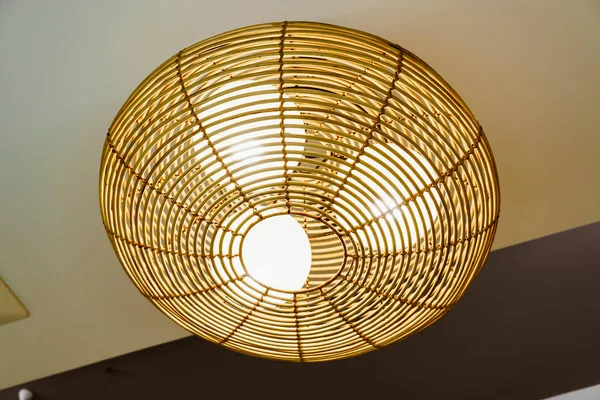 Belle lampe suspendue — Photo