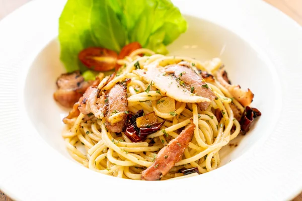 pastırma sarımsak ve biber ile spagetti