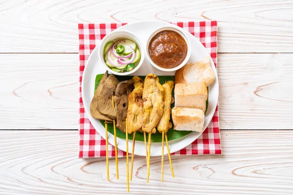 Pork Satay with your Peanut Sauce  and pickles which are cucumbe — Stock Photo, Image