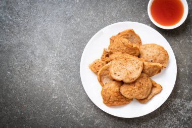 Vietnamca domuz sosisi kızarmış