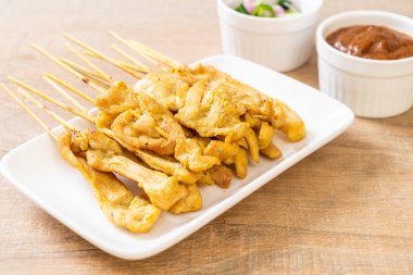 Domuz Satay-ızgara domuz fıstığı sosu veya tatlı ile servis ve 