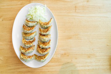 Japon gyoza veya soya sosu ile köfte