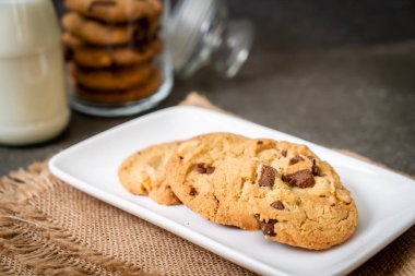 Çikolata parçacıklı kurabiye. 