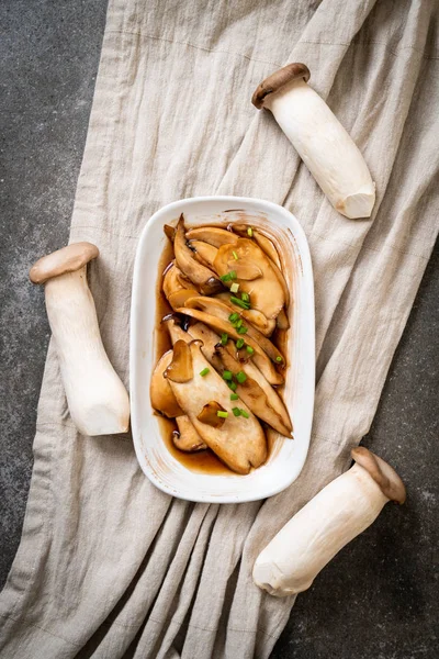 tavada kızartılmış Kral istiridye, istiridye soslu mantar