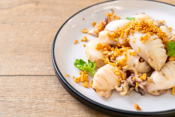 Kızarmış kalamar ve ahtapot sarımsak ile