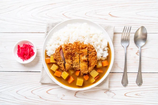 Knusprig gebratenes Schweineschnitzel mit Curry und Reis — Stockfoto