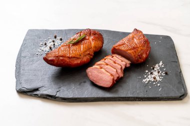 Kızarmış ördek göğsü