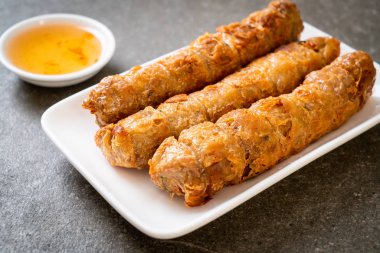 Derin kızarmış Yengeç rulo