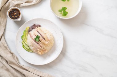 Hainanese tavuklu pilav ya da haşlanmış tavuklu pilav