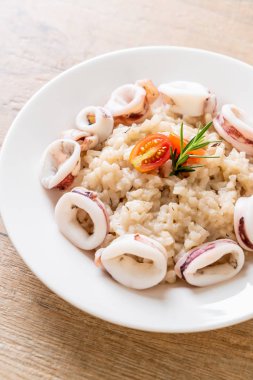 Kalamarlar veya ahtapot risotto