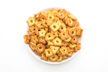 Beyaz arka plan üzerinde bisküvi kraker