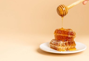 bal ve taze petekler 