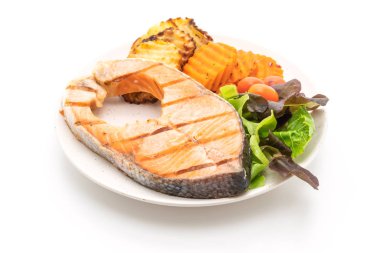 sebze ile ızgara somon biftek fileto