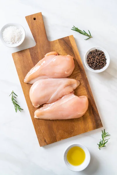 Poitrine de poulet fraîche crue — Photo