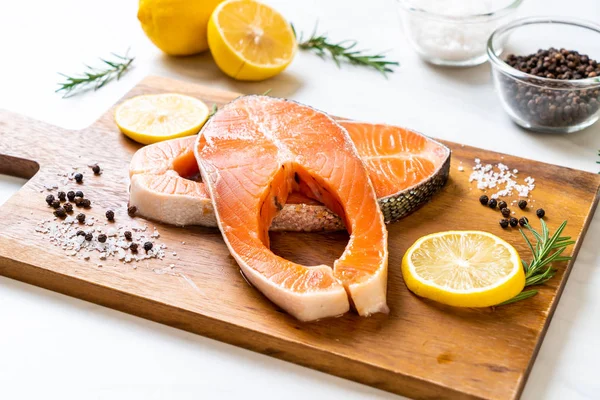 Fresh raw salmon fillet steak — Stock Photo, Image