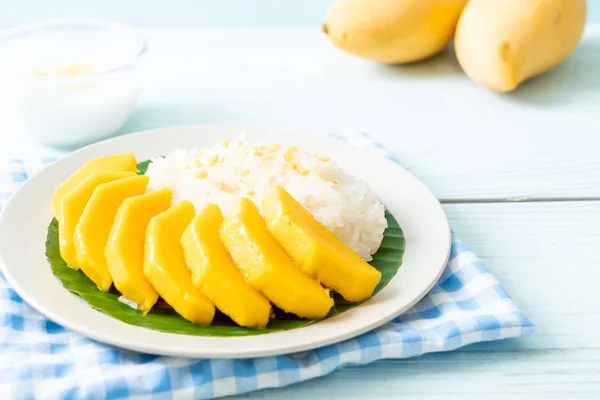 Mango with sticky rice — Stock Photo, Image