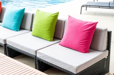 Kanepe dekorasyon açık veranda üzerinde yastık