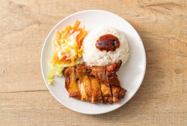 teriyaki sosu ve pirinç ile ızgara tavuk