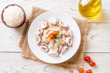 Kalamarlar veya ahtapot risotto