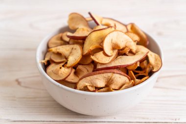 Ev yapımı kurutulmuş organik elma dilimli