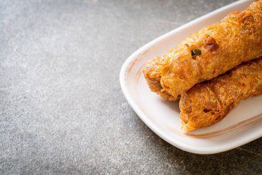 Derin kızarmış Yengeç rulo