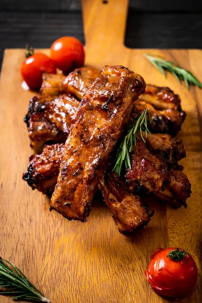 Gegrilde barbecue ribben varkensvlees — Stockfoto