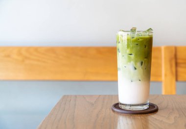 Sütlü buzlu matcha yeşil çay