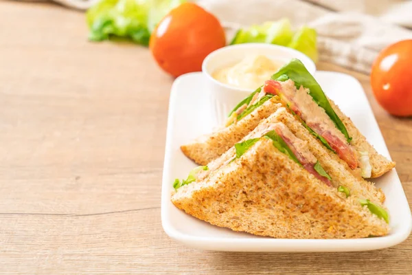 Sandwich de atún casero — Foto de Stock