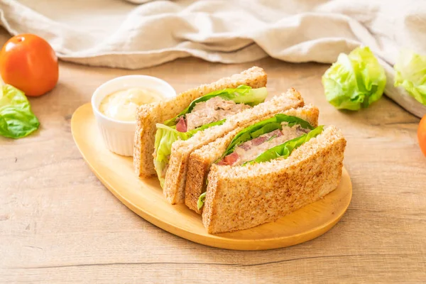 W domu tuńczyka Sandwich — Zdjęcie stockowe