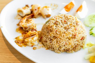 Thai Baharatlı karides Yapıştır Fried Rice