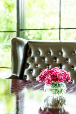 masada vazo güzel buket çiçek