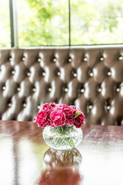 masada vazo güzel buket çiçek