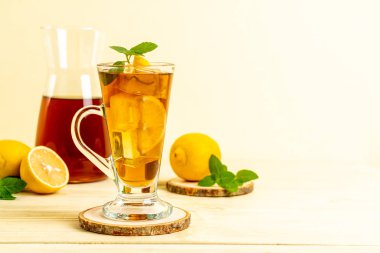 Buz limon çay bardak