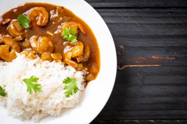 Pirinç Köri soslu karides