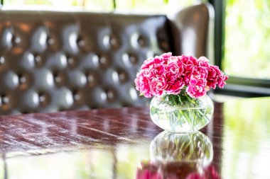 masada vazo güzel buket çiçek