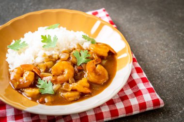 Pirinç Köri soslu karides