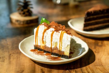 Karamel ile Banoffee Kek