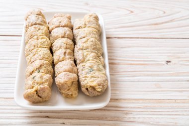 Buharda yengeç et rulo