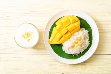 yapışkan pirinç ile mango