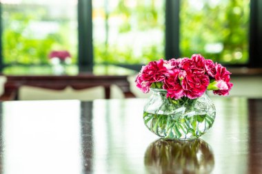 masada vazo güzel buket çiçek