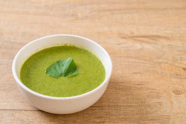 Ispanak çorba kasesi