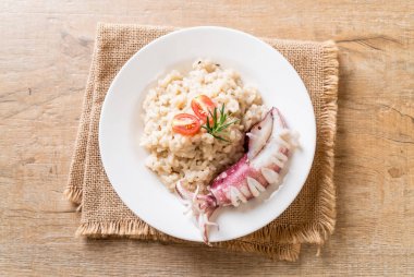 Kalamarlar veya ahtapot risotto