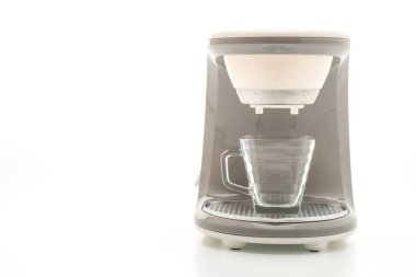 Beyaz arka plan üzerinde kahve makinesi