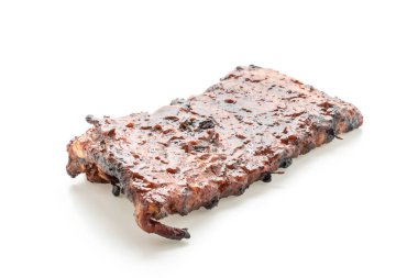 Izgara Barbekü kaburga domuz üzerinde beyaz izole