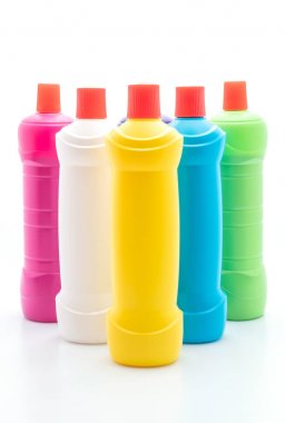 beyaz zemin üzerine tuvalet temizleyici şişesi