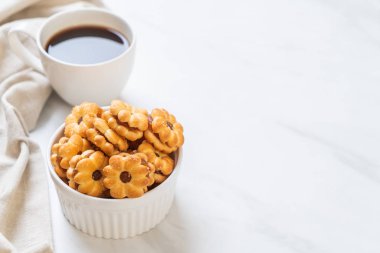 ananas reçeli ile bisküvi