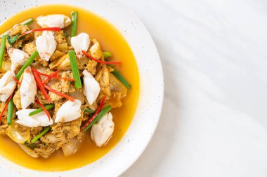 köri tozu ile kızartılmış Yengeç