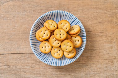 ananas reçeli ile bisküvi